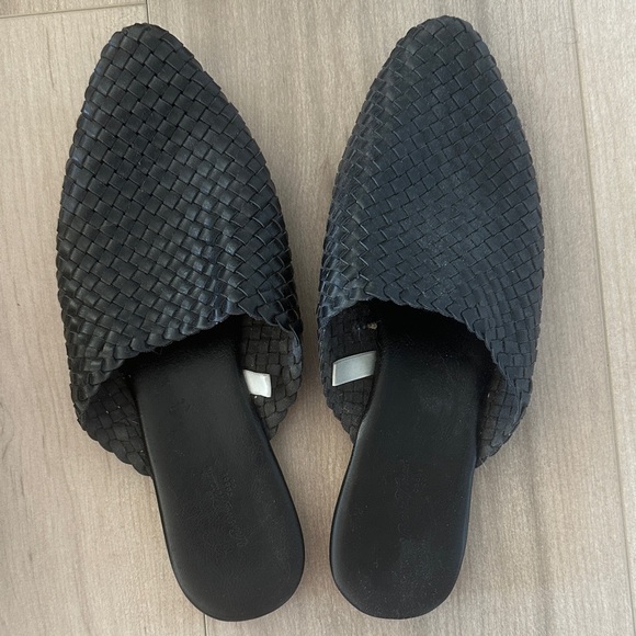 Universal Thread Black Woven Mules - Picture 1 of 1